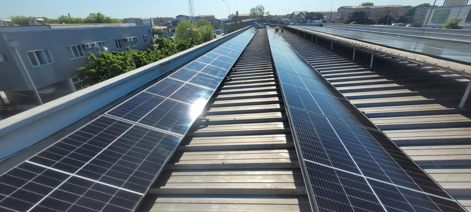 Spălare panouri fotovoltaice Târgu Jiu — Belei Cleaning Solutions